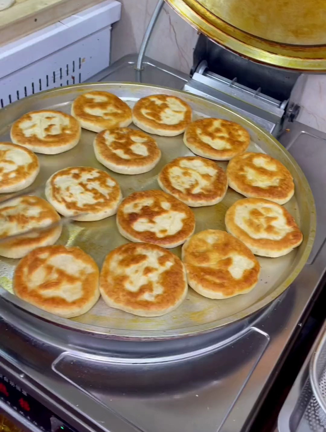 烧饼里脊配现烙烧饼,加个鸡蛋,美味