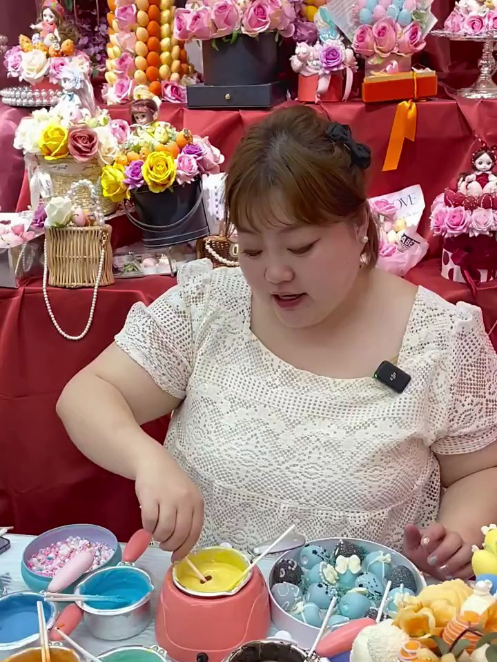 草莓大变身,好吃还好看的草莓巧克力你喜欢吗