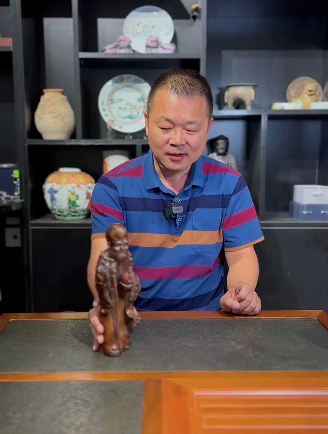 今天带大家欣赏一尊清代南极仙翁木雕造像