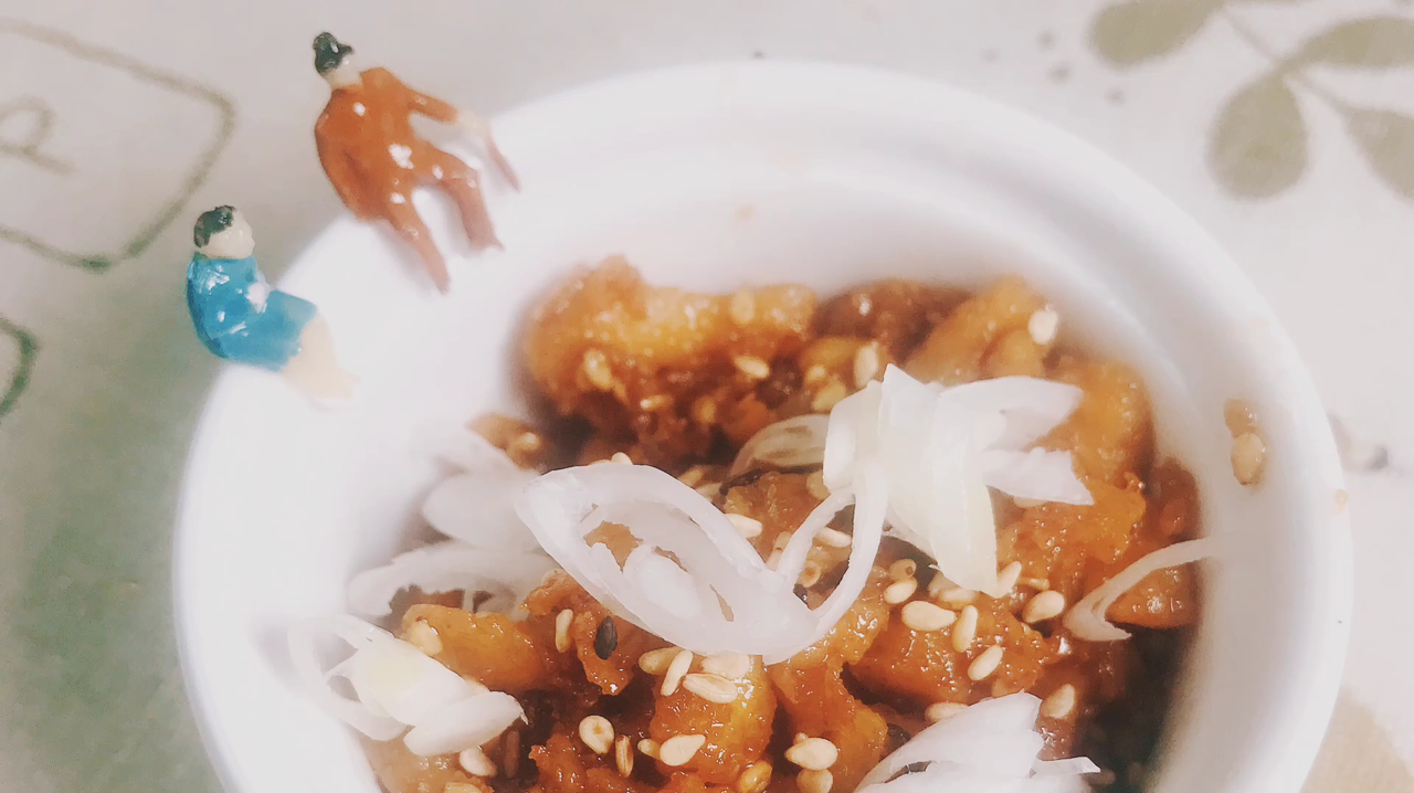 好吃哭了的“芝麻香鸡”。简单又好吃,你一定要试试