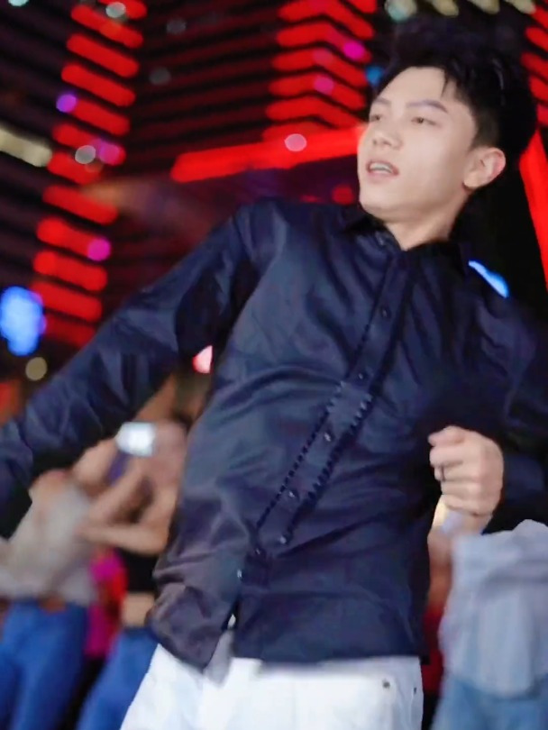 这首歌一响起 我的脑海里面都是“红烧鸡翅膀 我最爱吃”