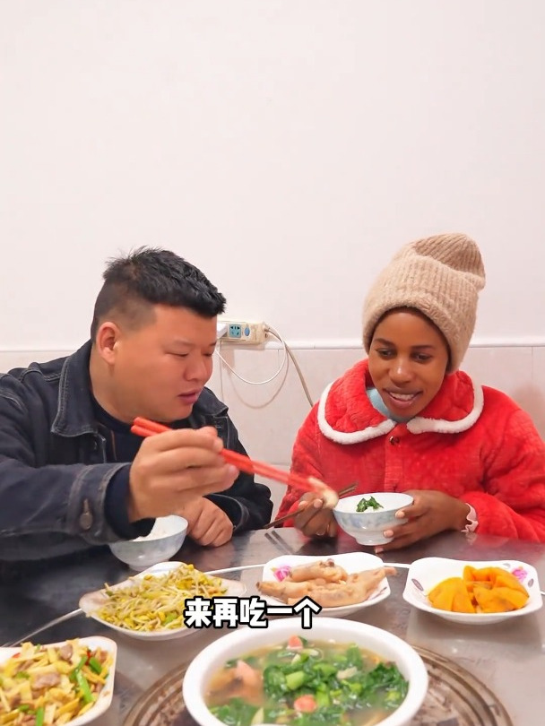 拉乌最近喜欢吃酸的,我给她做个柠檬鸡爪尝尝!