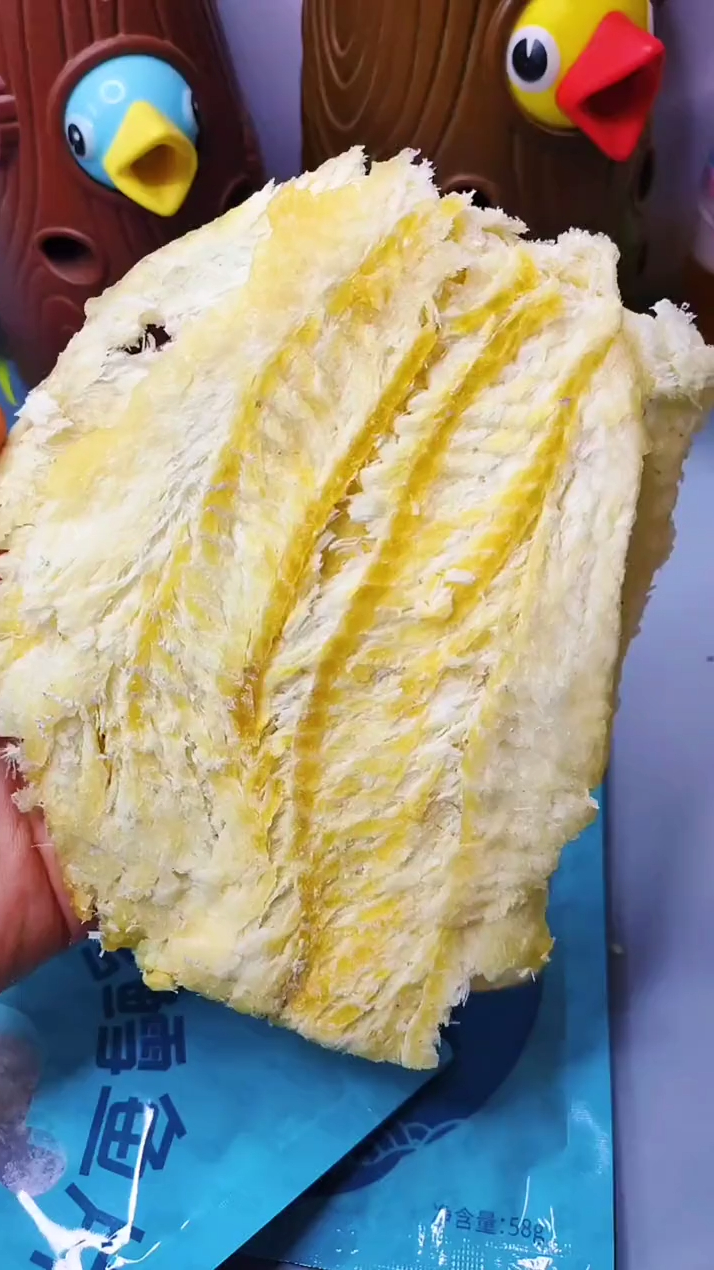 这个碳烤鳕鱼片,纯鳕鱼肉无添加营养好吃,鲜香细腻,太好吃了