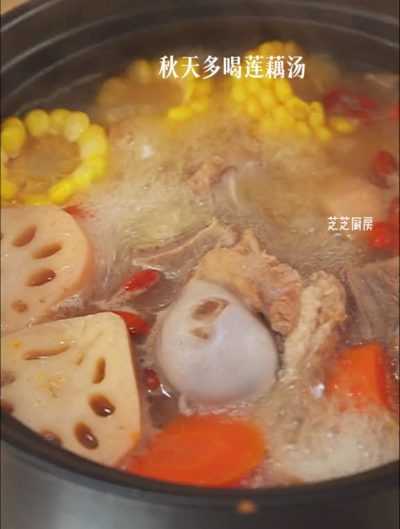 吃藕最养人,记得给你爱的人多煲这个莲藕猪骨汤,清润好喝!