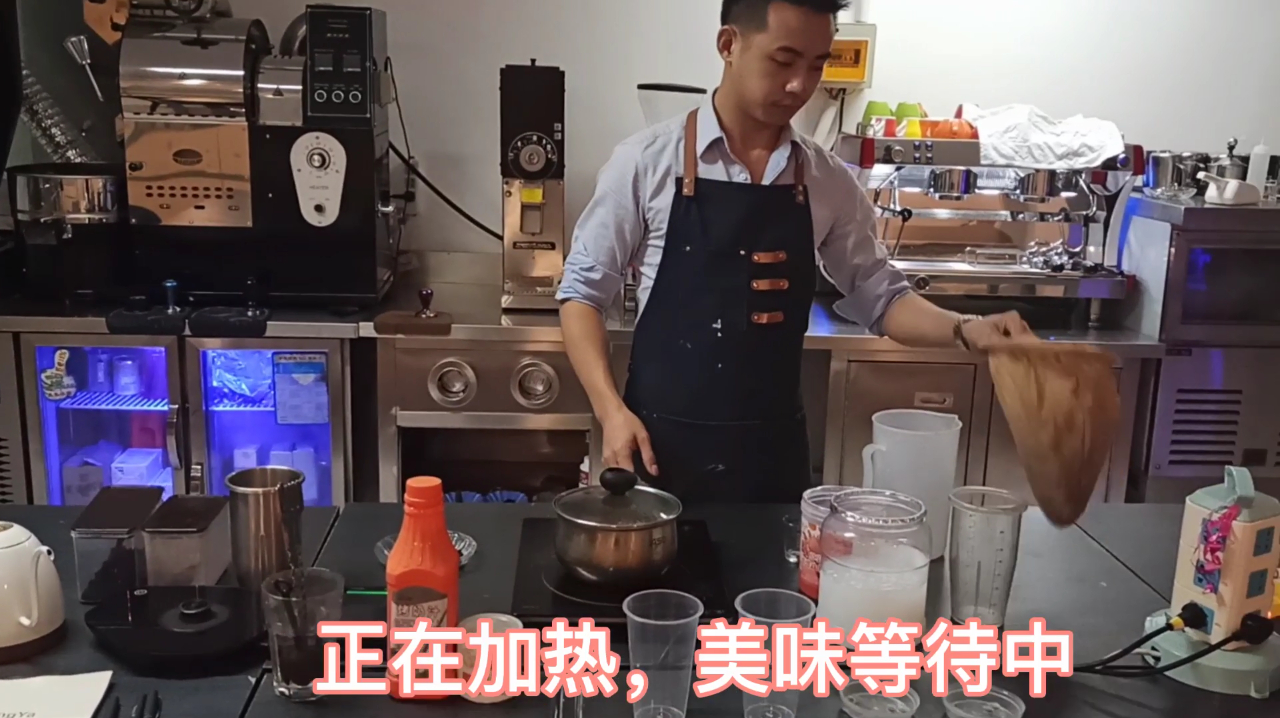 重庆奶茶培训学校「乌龙烤奶茶制作视频」欢迎大家来品尝