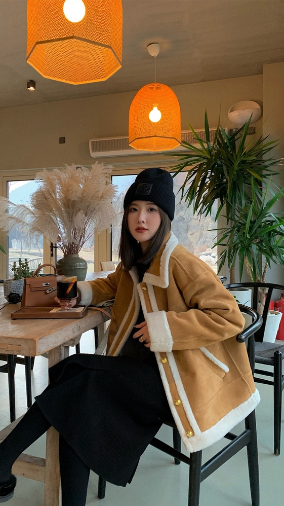 今天这套上身之后真的香～谁穿谁飒的韩系保暖机车服复古又时髦