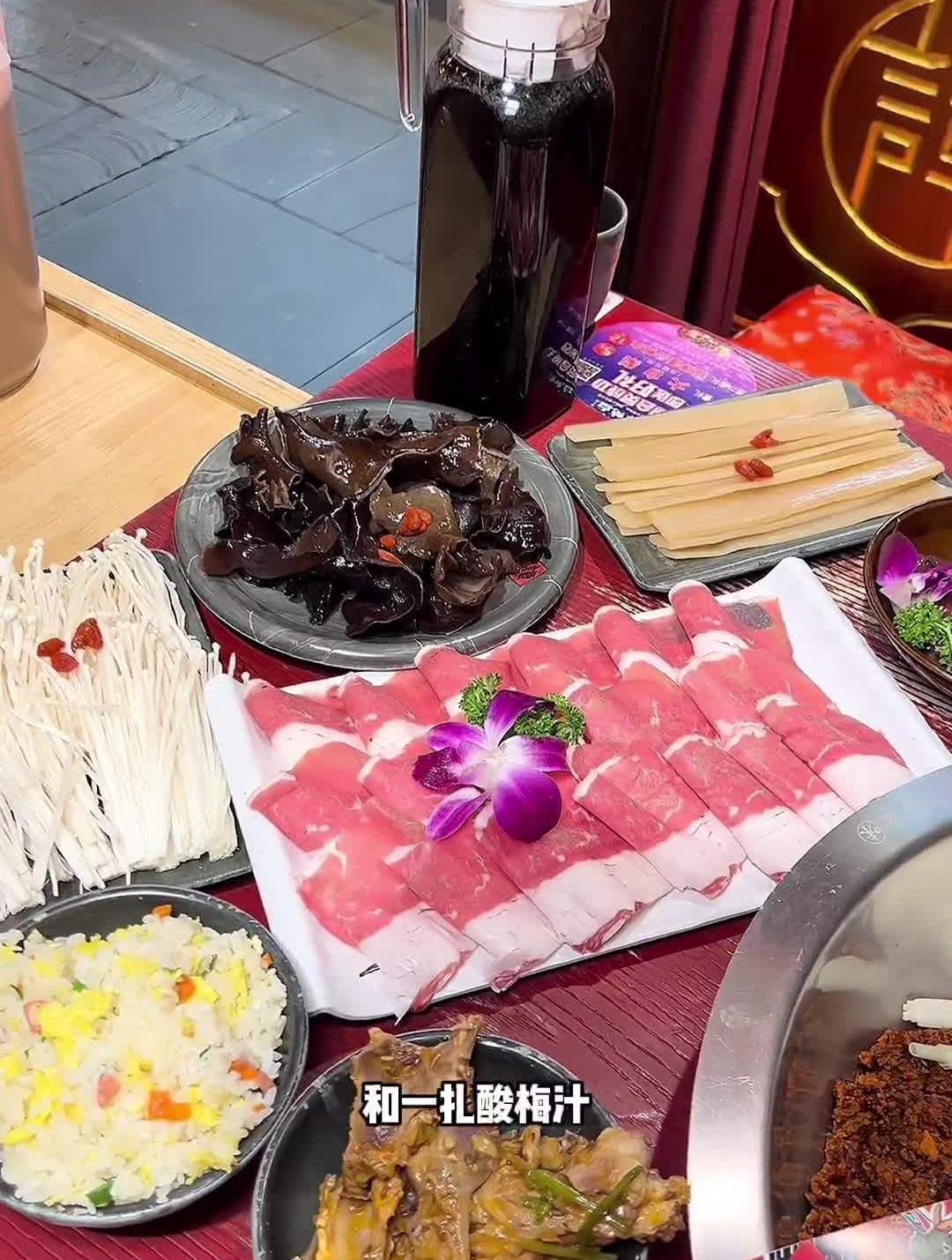 大连的火锅界也开始内卷了,高新万达谭鸭血火锅