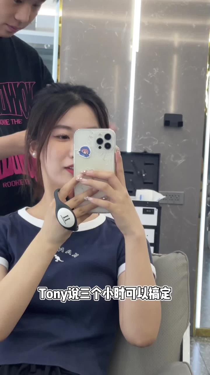 奶茶灰真的太显白了!谁染谁知道!