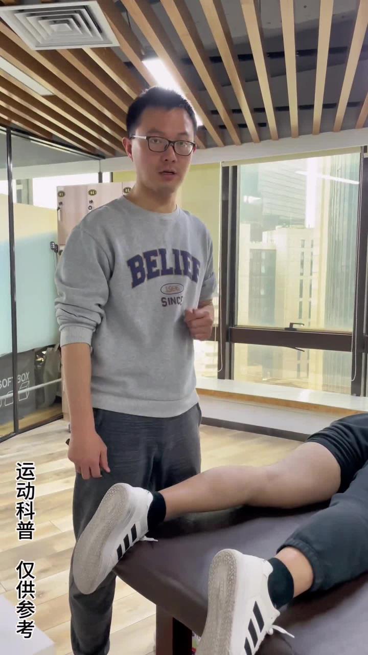 大腿后群肌肉腘绳肌拉伤,如何做手法放松?