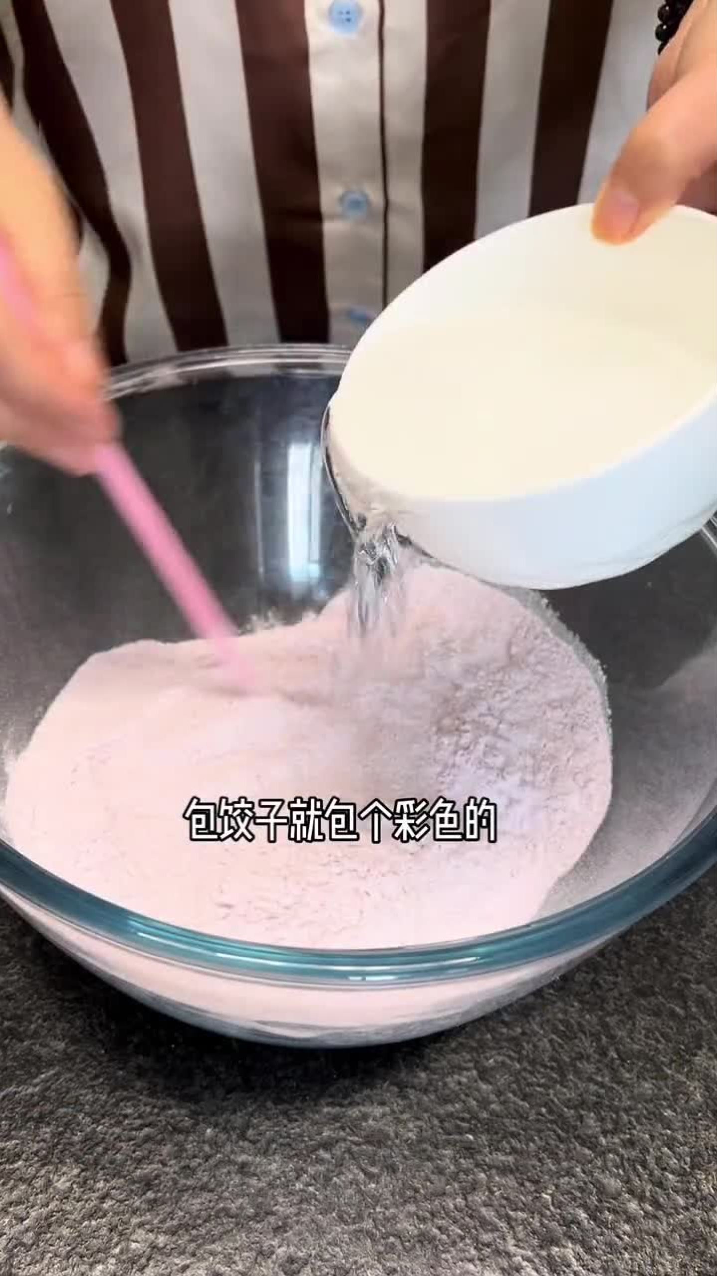 不能出门的日子,在家包韭菜鸡蛋虾仁饺子