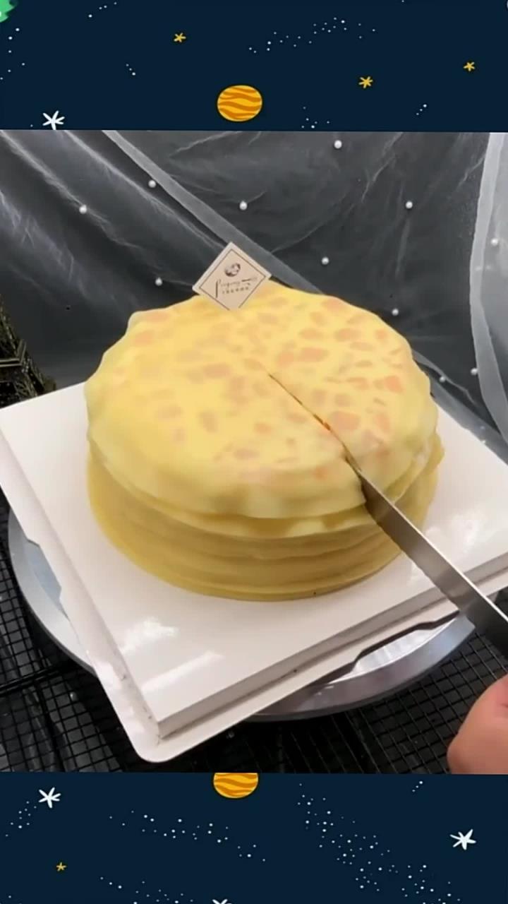 这才是真正的千层糕,切开后看得我真想吃,太诱人了!