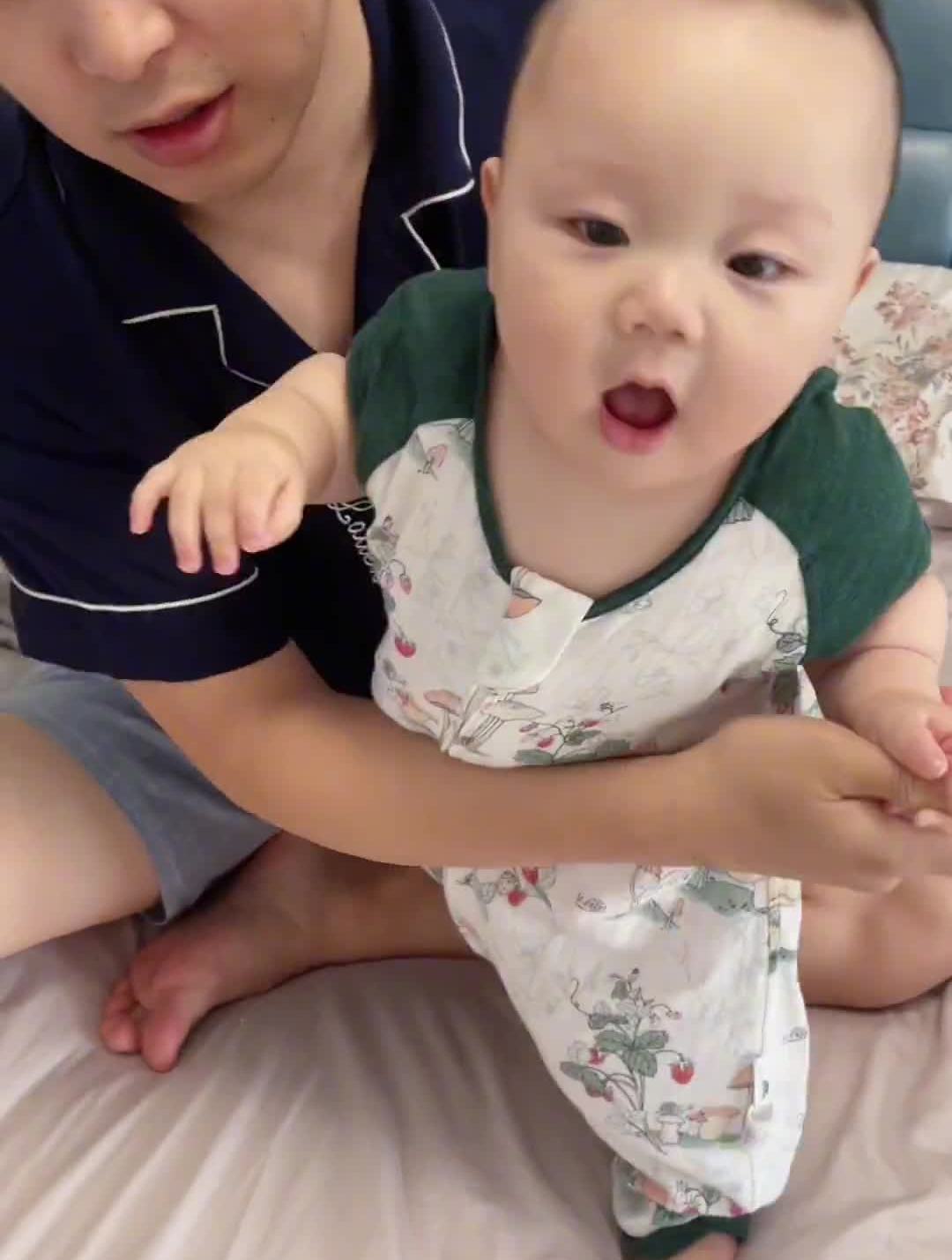 宝宝加辅食有便便困难的,可以跟着一起做这个苹果给宝宝吃