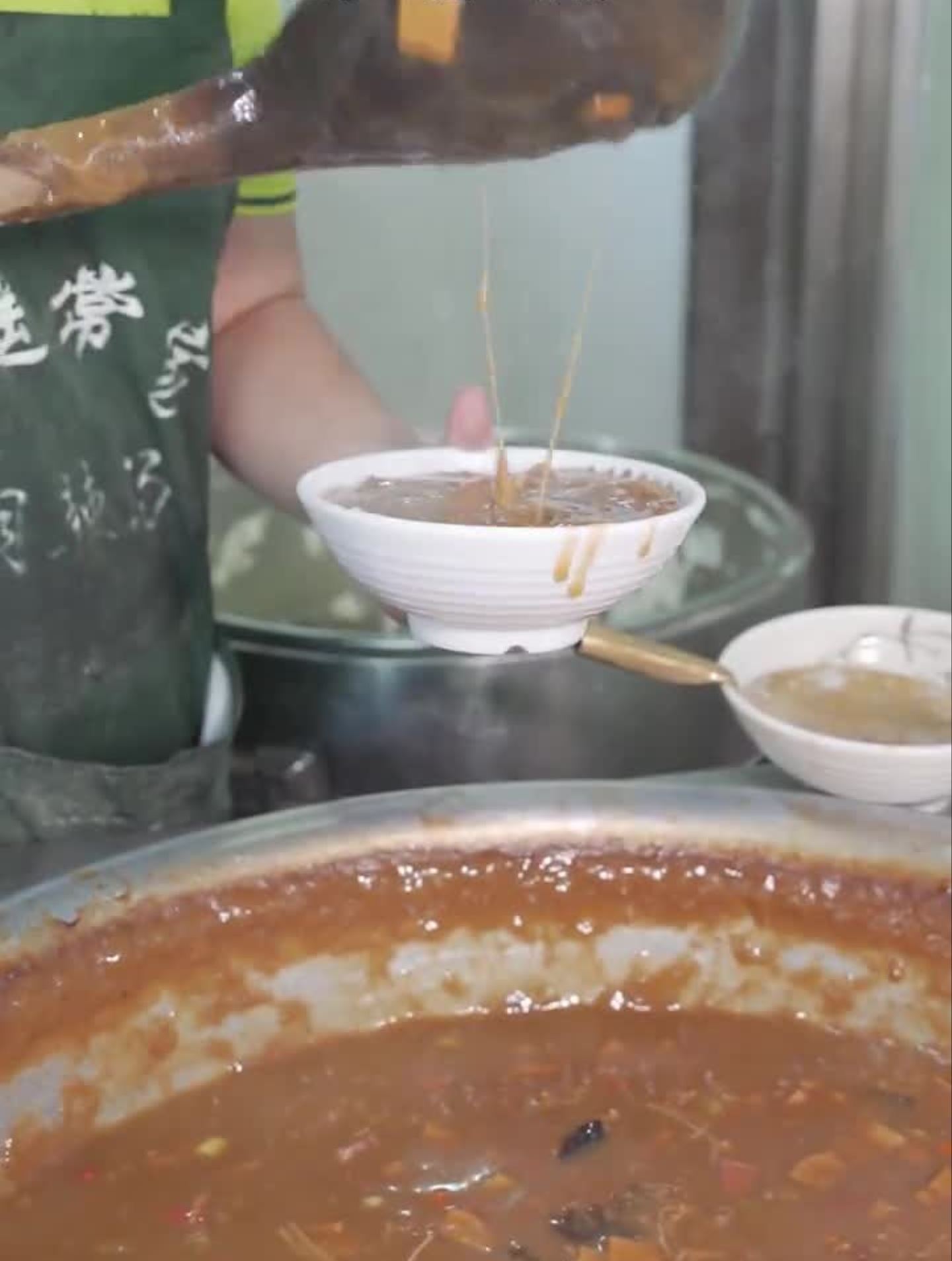 早上来碗胡辣汤泡油条
