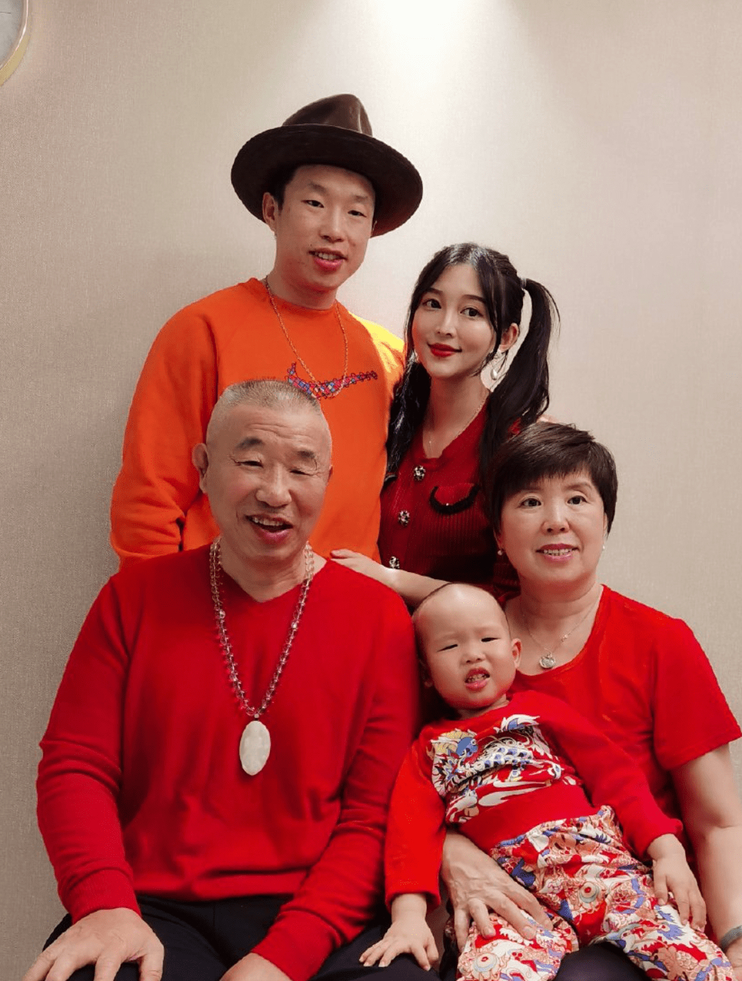 德云社夫妻颜值,烧饼老婆颜值学历双在线,张鹤擎老婆美过热巴