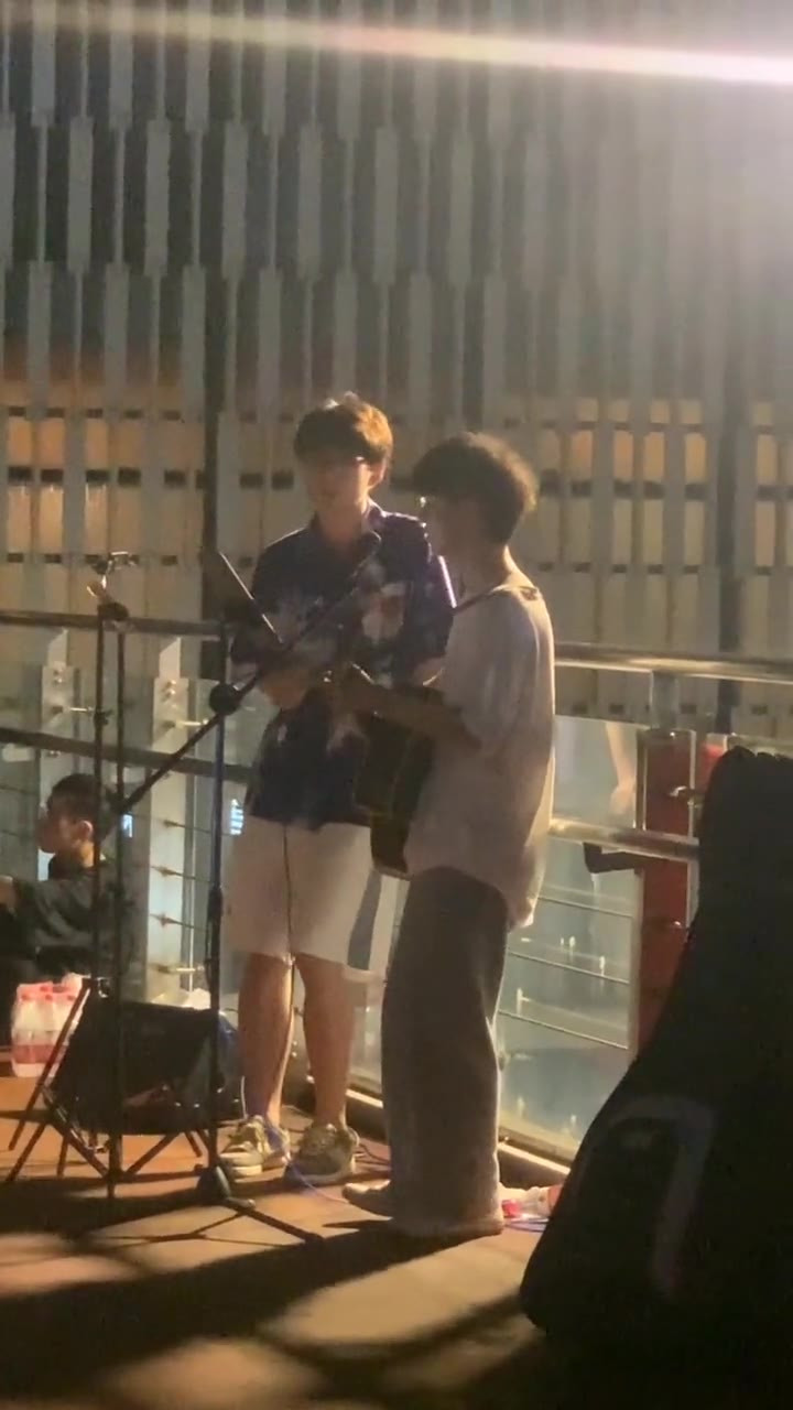 去看小伙和粥粥路演 真是太温柔了张小伙