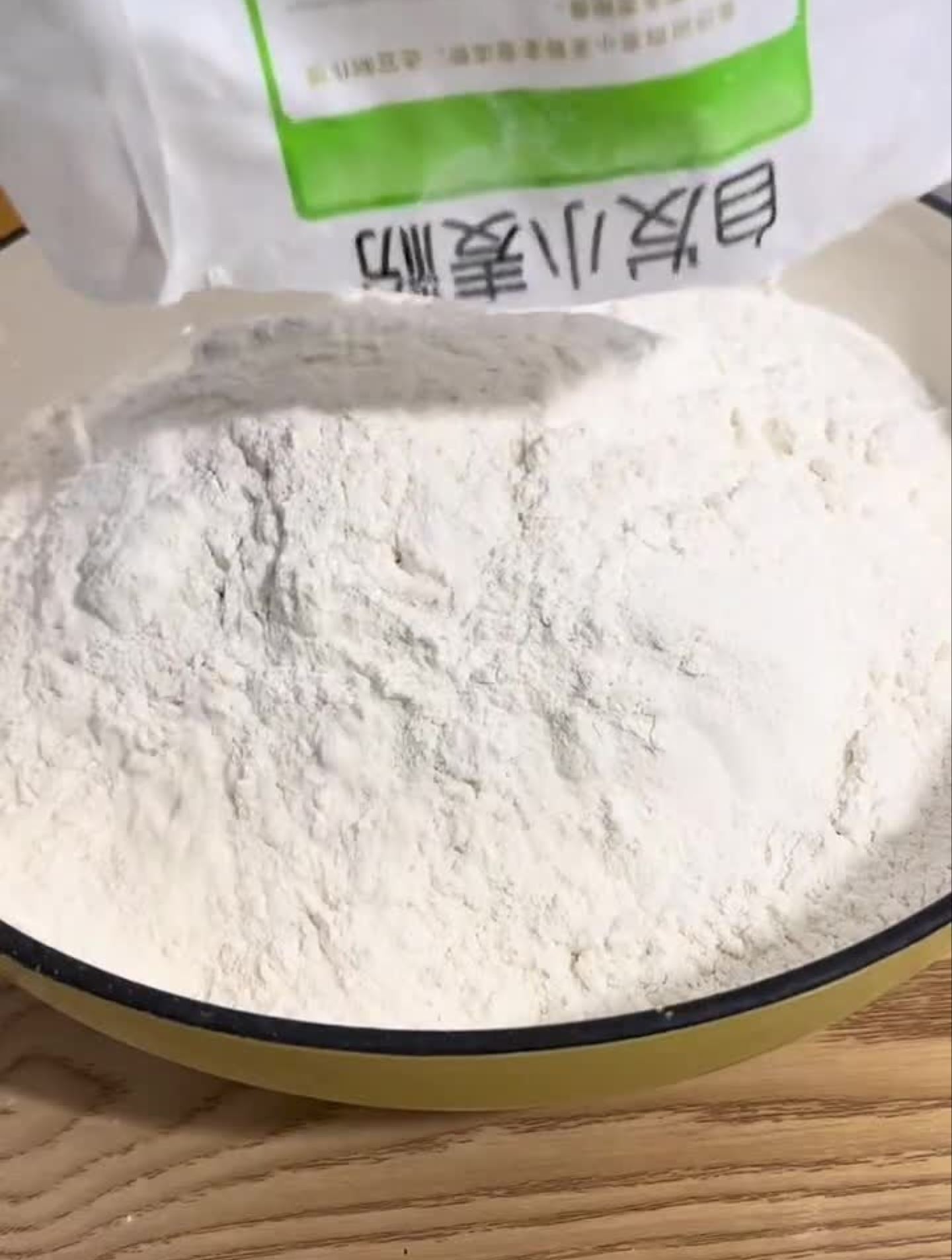 今天蒸一锅豆角肉包子,皮薄馅大,鲜嫩多汁