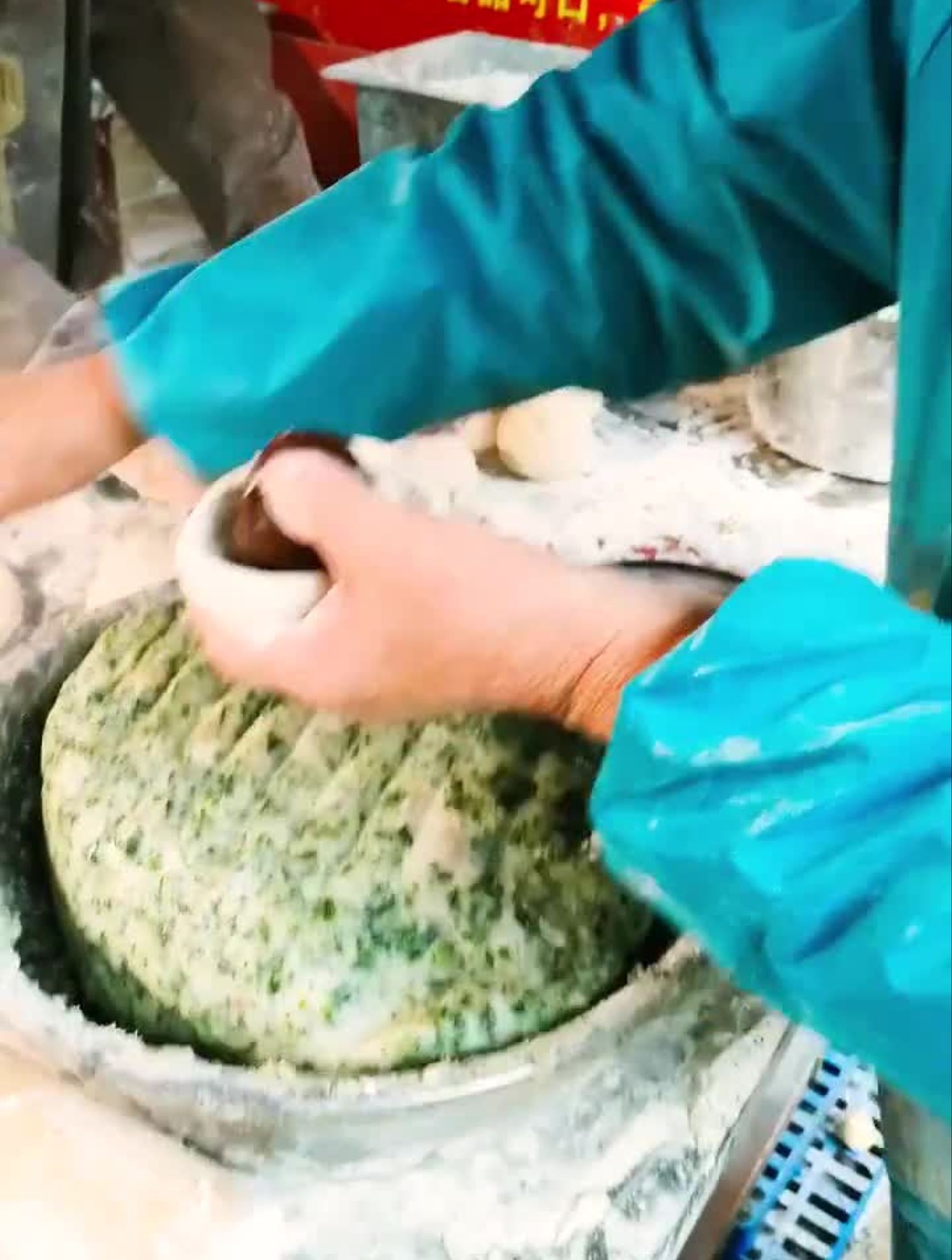 店还是老的好黄土塘特色烧饼,百年老字号,酥脆可口,你吃过吗