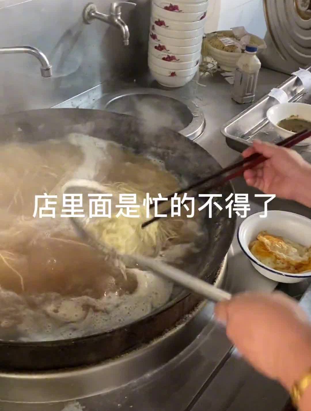 来碗呱呱叫的氾水长鱼面!