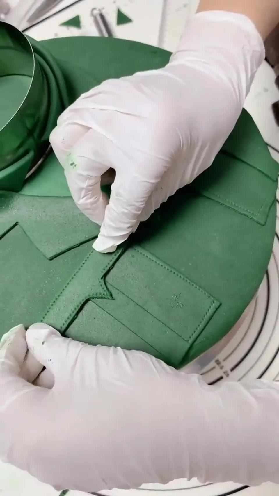 见识一下给兵哥哥做的蛋糕,看到这一幕,网友:祖国的骄傲