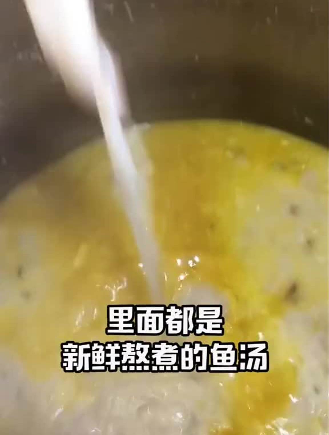除了干拌面腰花汤,鱼汤面也是扬州人很爱喝的