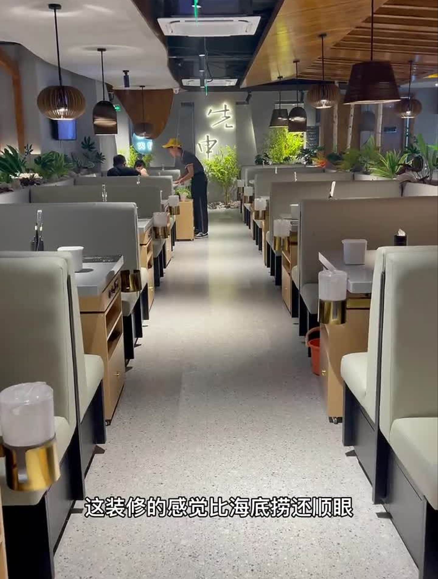 他家牛肉粒很嫩,鲜汤火锅味道不错