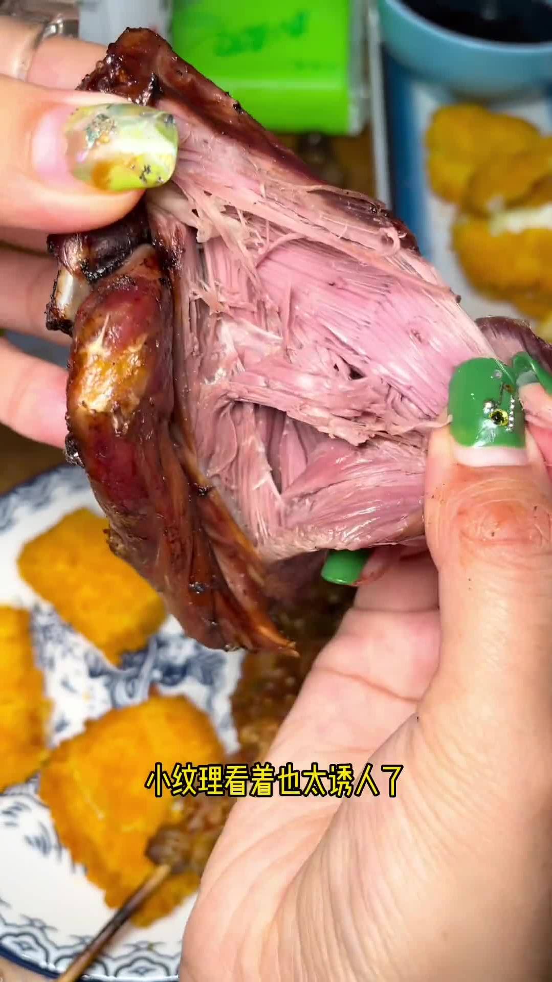 烤骨头,烤鸽子不太胖的胖子烤的还挺好烧烤