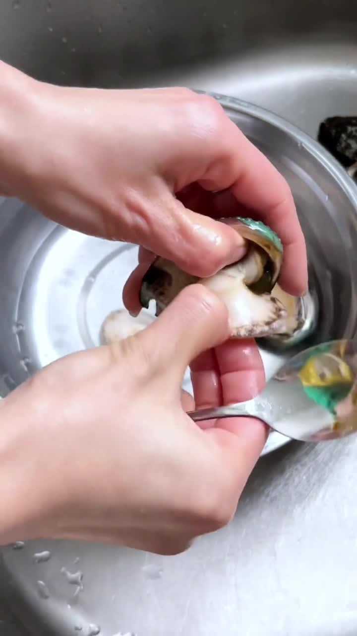 年夜饭的鲍鱼别再红烧了,这样做出来的鲍鱼爽口不油腻