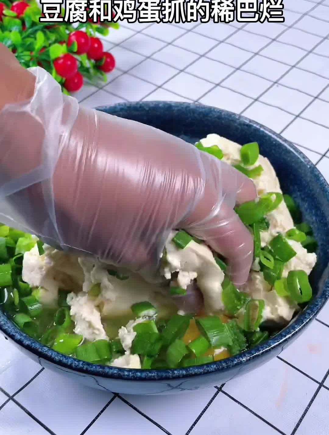 这样做的肉末鸡蛋豆腐羹,麻辣鲜香,口感滑嫩三碗米饭都不够吃!