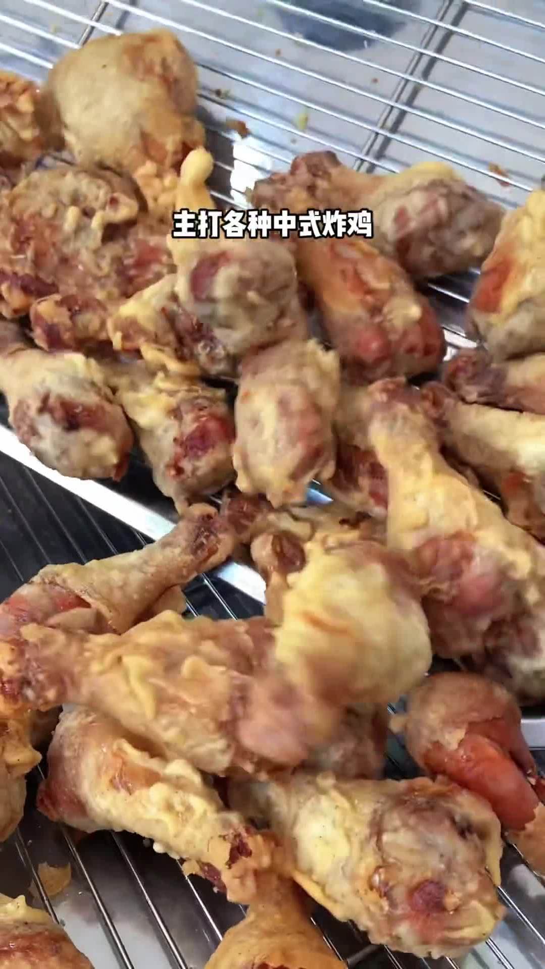 刚出锅的香酥炸鸡腿趁热吃真的香香跟着去探店心动