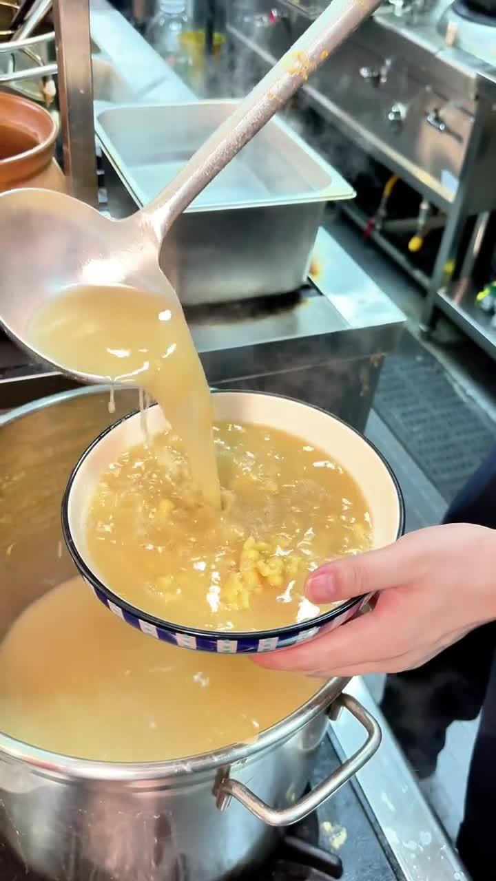 原来是软软糯糯的蹄花豆汤饭呀～