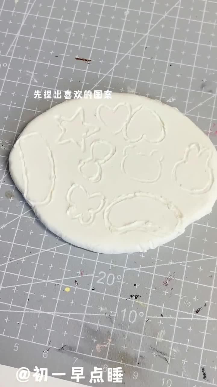 来看看石塑粘土Y2K风手链的制作过程吧