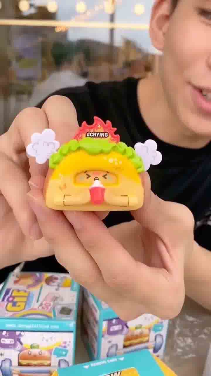 会动的表情包,辣哭的汉堡包也太可爱了