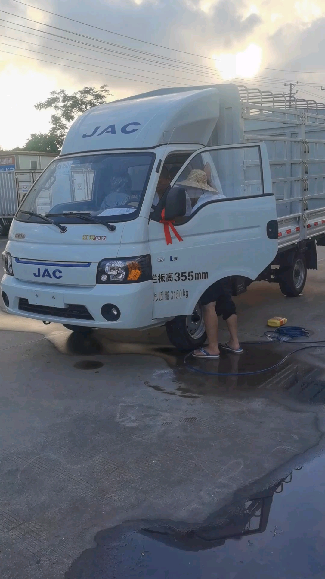 江淮新能源汽车微型货车 新能源货车尾板 新能源货车面包车