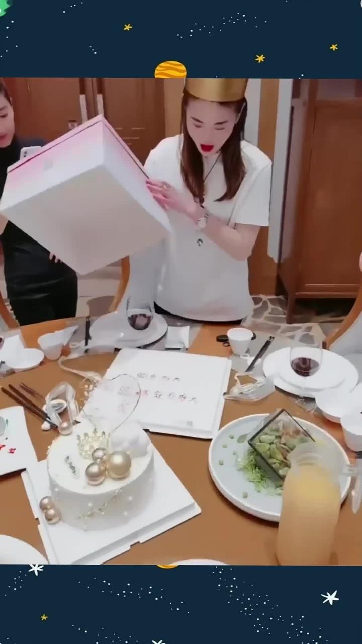 送给闺蜜的生日蛋糕,当她打开盖子后的一幕,会是什么样的感受呢