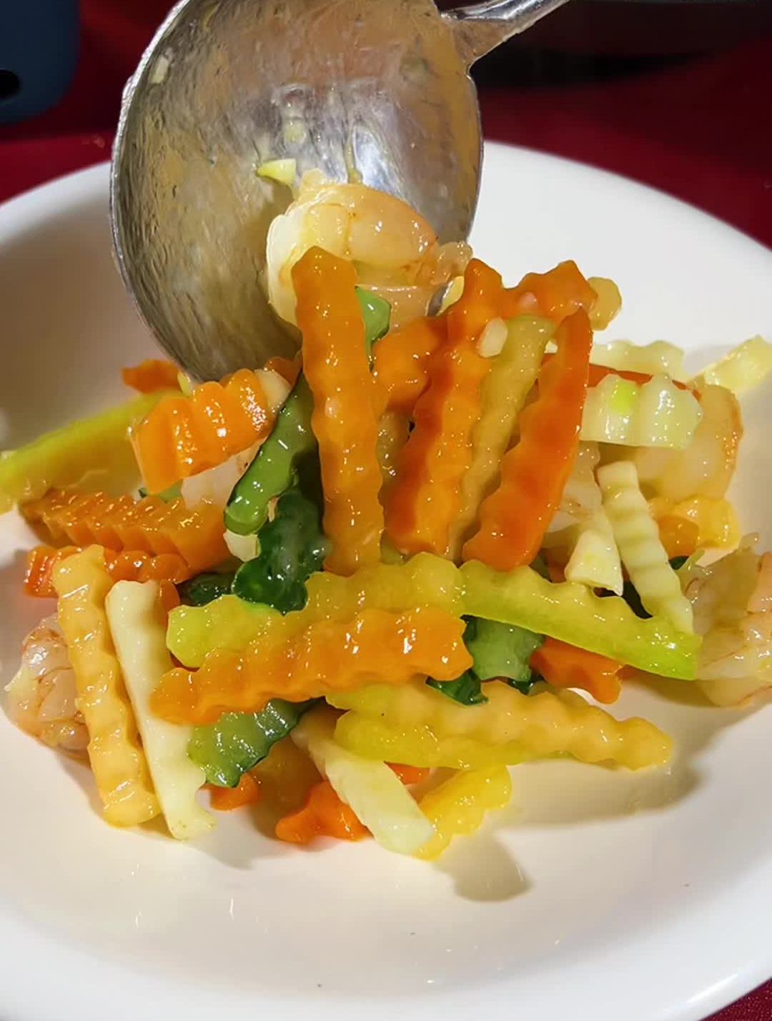 减脂餐哈密瓜炒虾球
