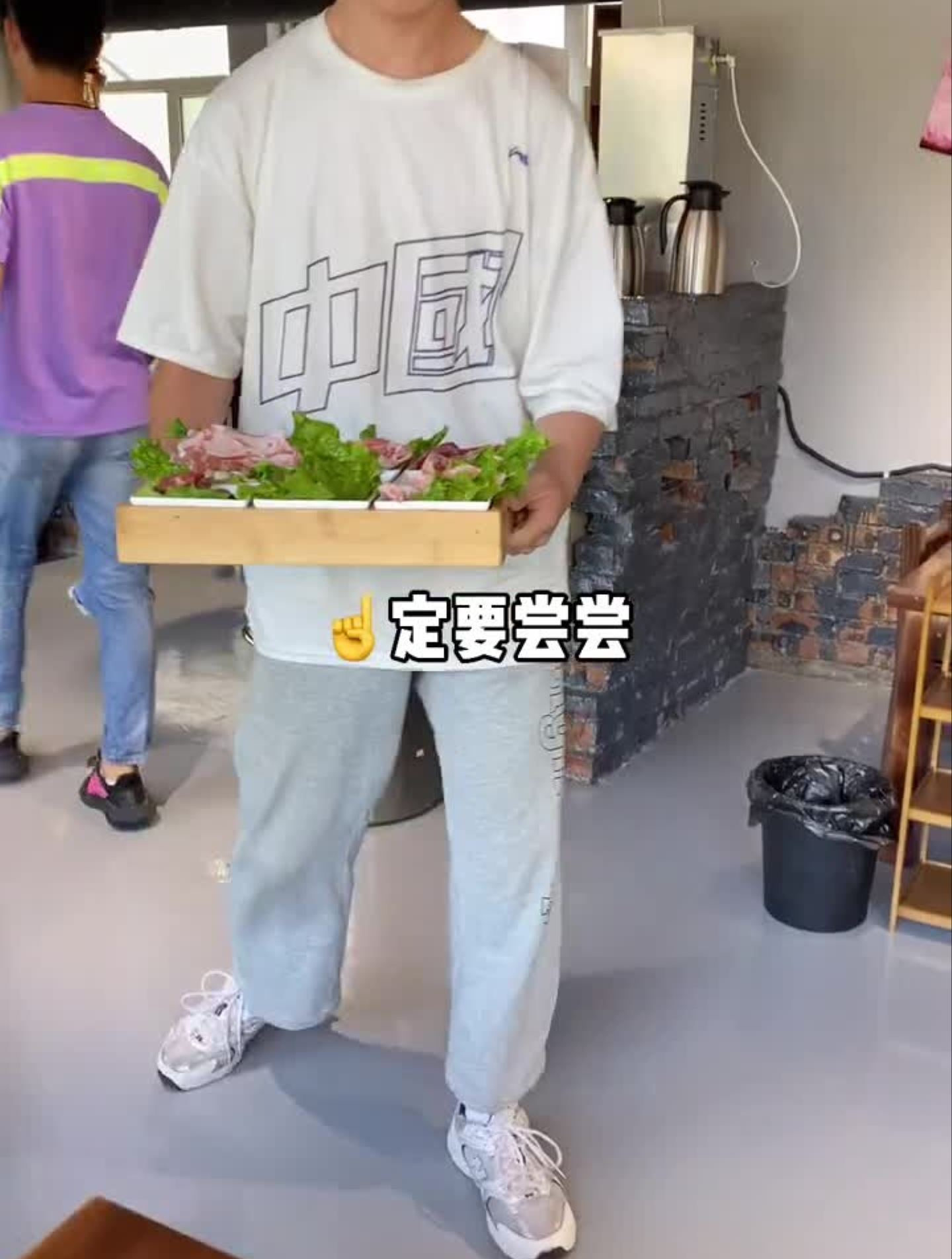 东北地桌烤肉!这种氛围吃烤肉是真香～