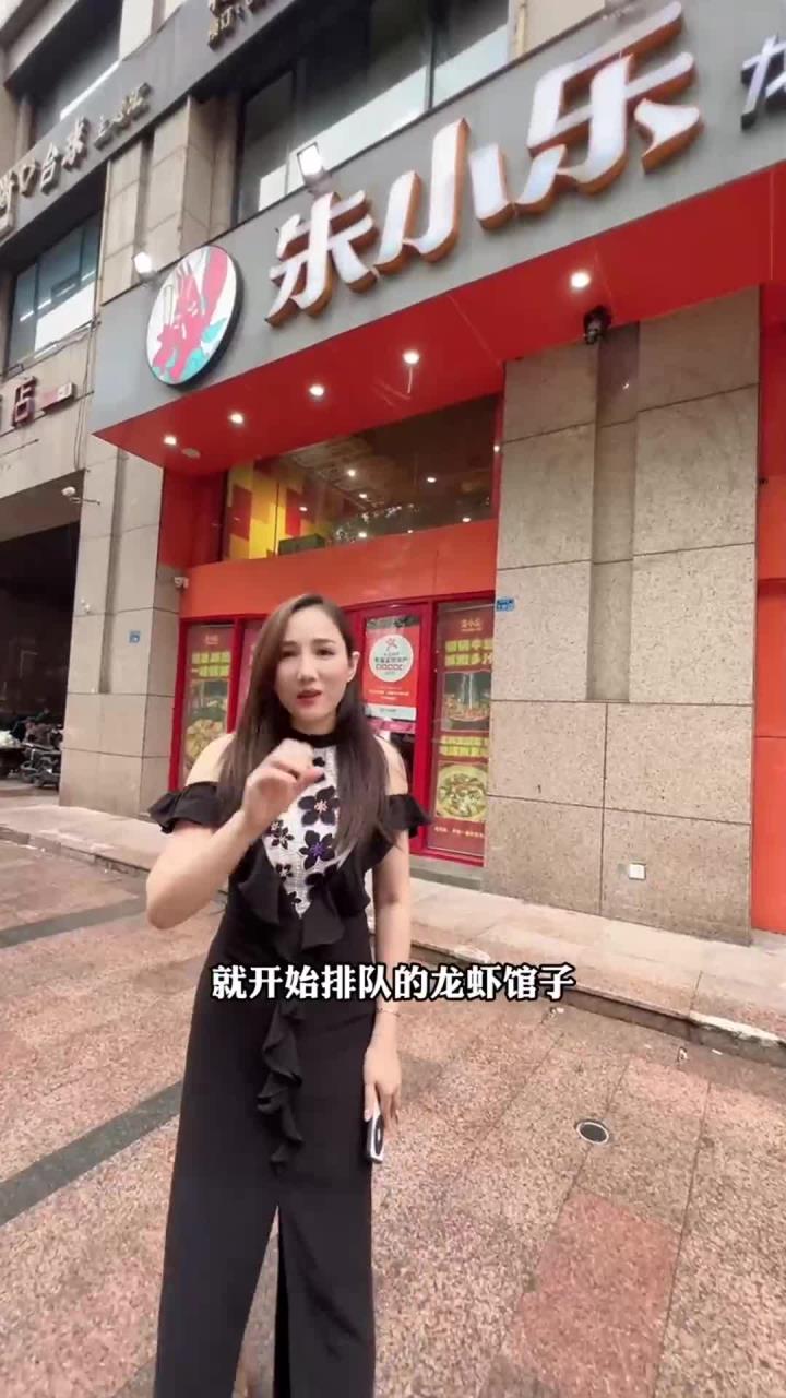 在南京经营了10年的朱小乐,又迎来了羊蝎子火锅的季节