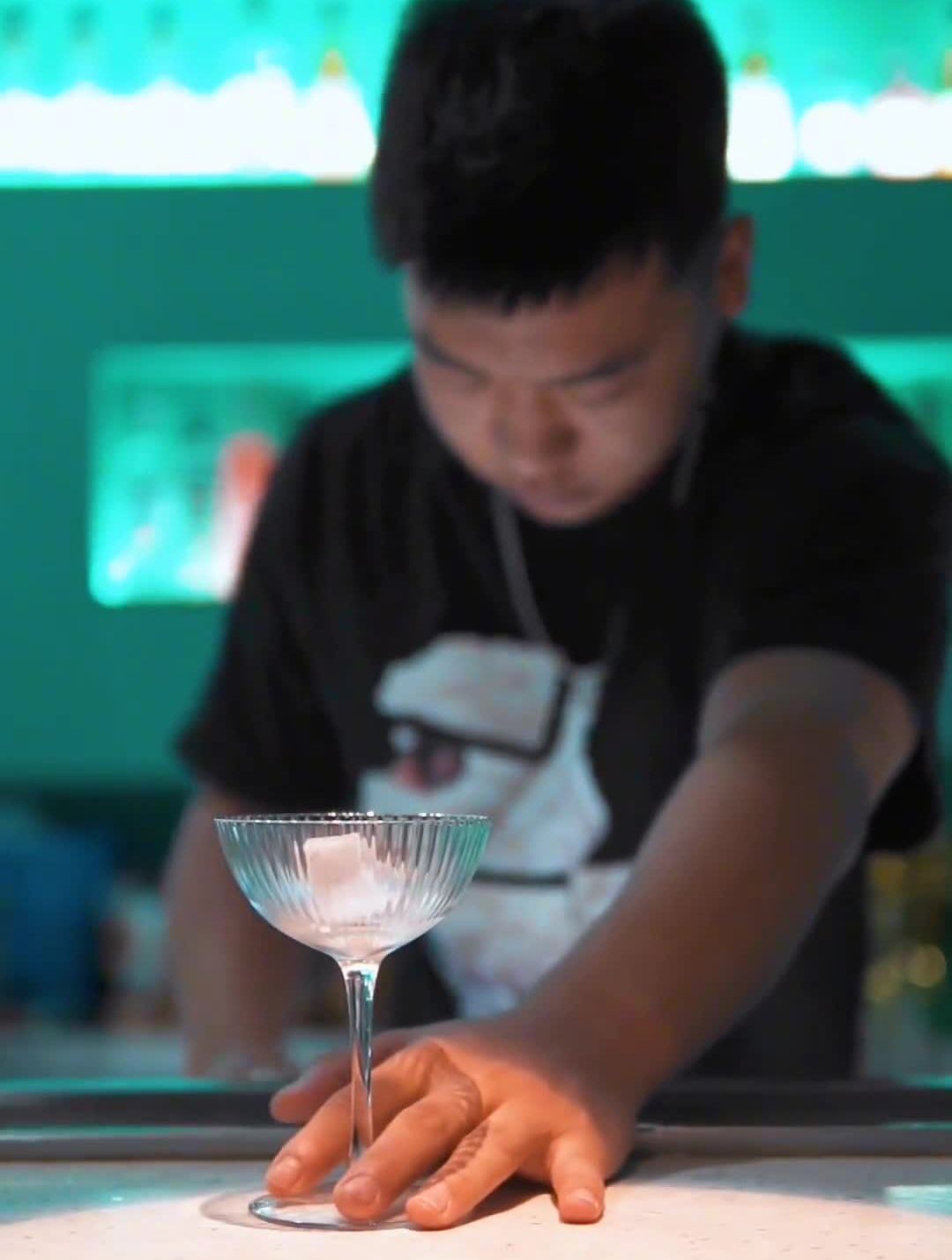 四海四海为家一杯鸡尾酒有好几个名字,而你我