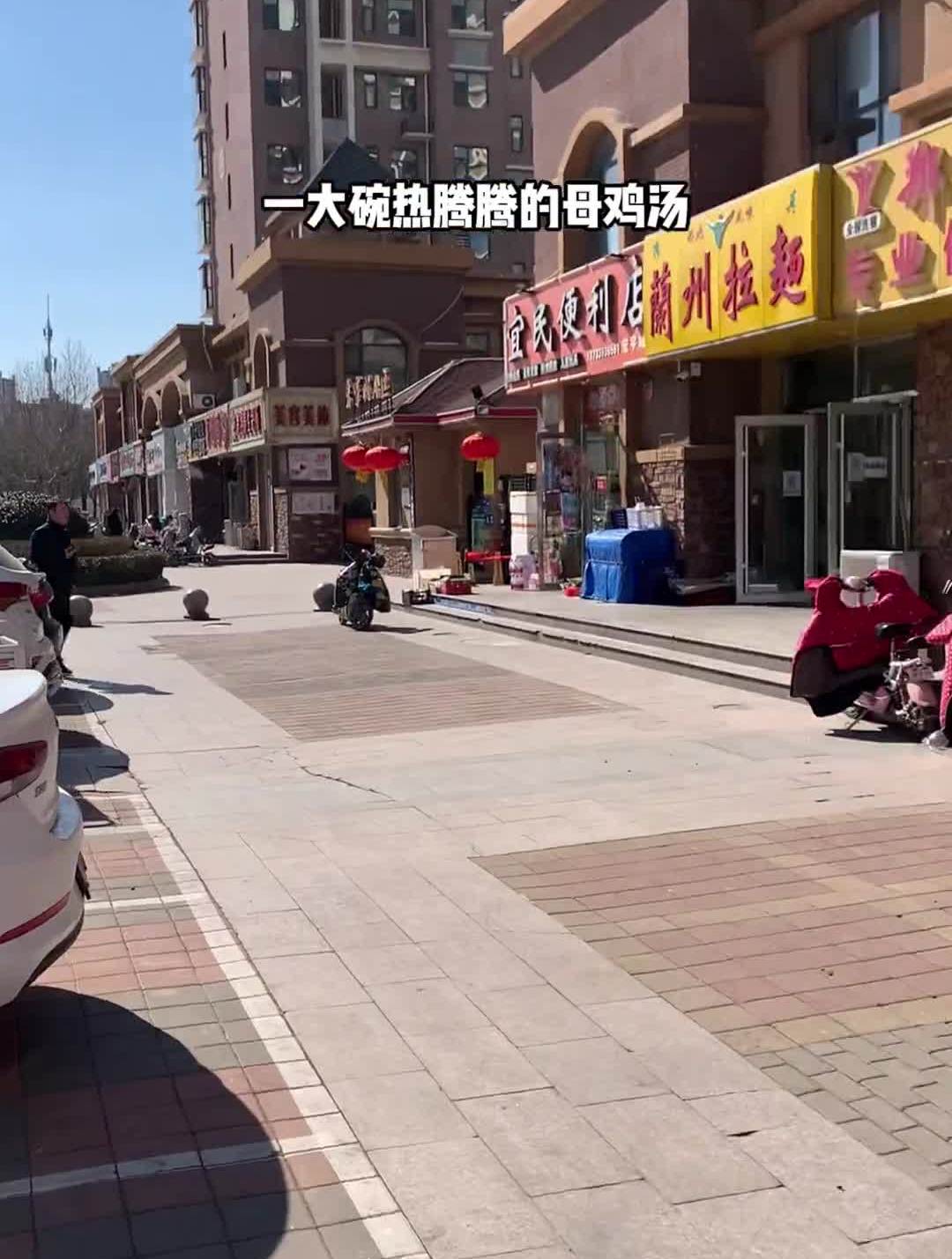 油饼+鸡汤的豪华搭配,这一顿可吃的胃里太舒坦了!早饭油饼