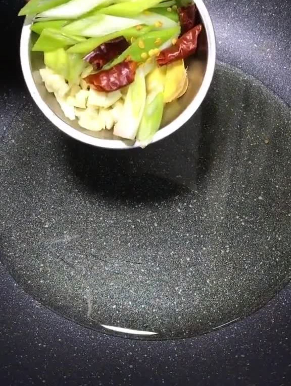 土豆片炒火腿肠美食家常菜