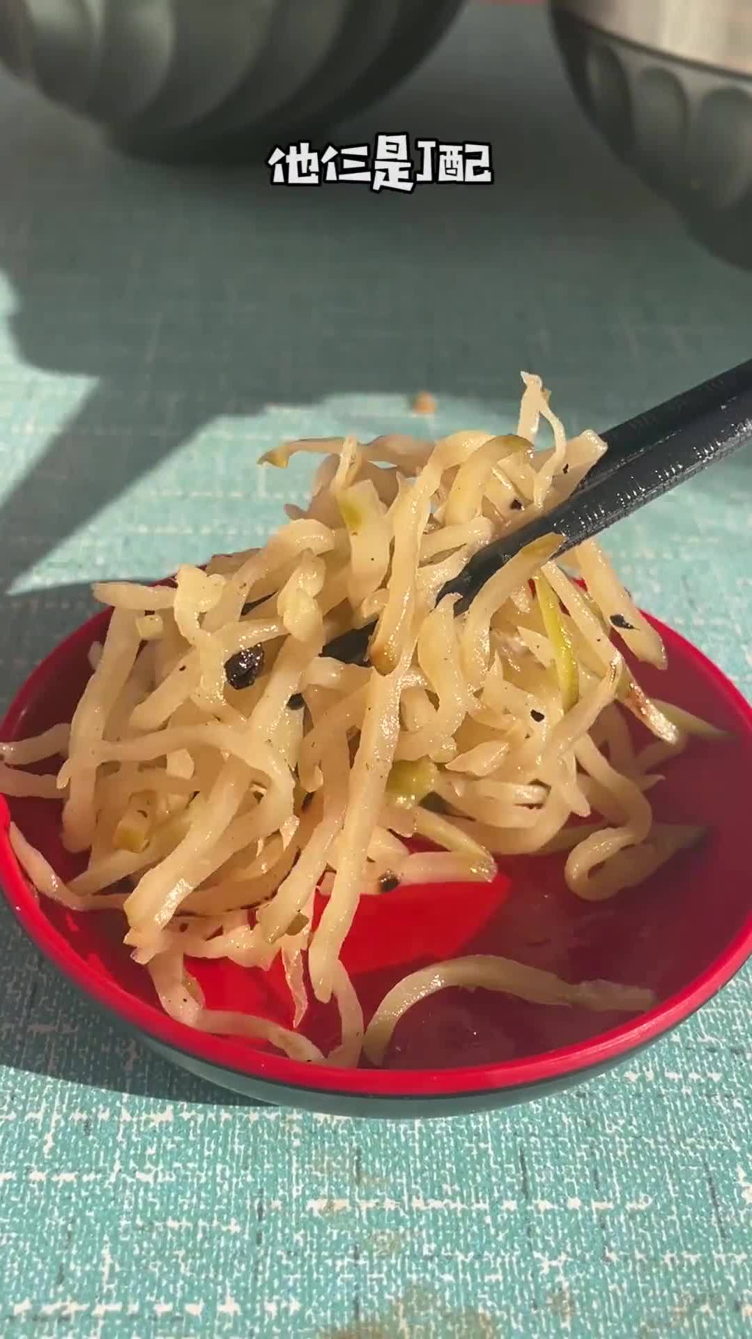 早上一碗水磨豆粥和豆花油茶,这才是真正的市井生活