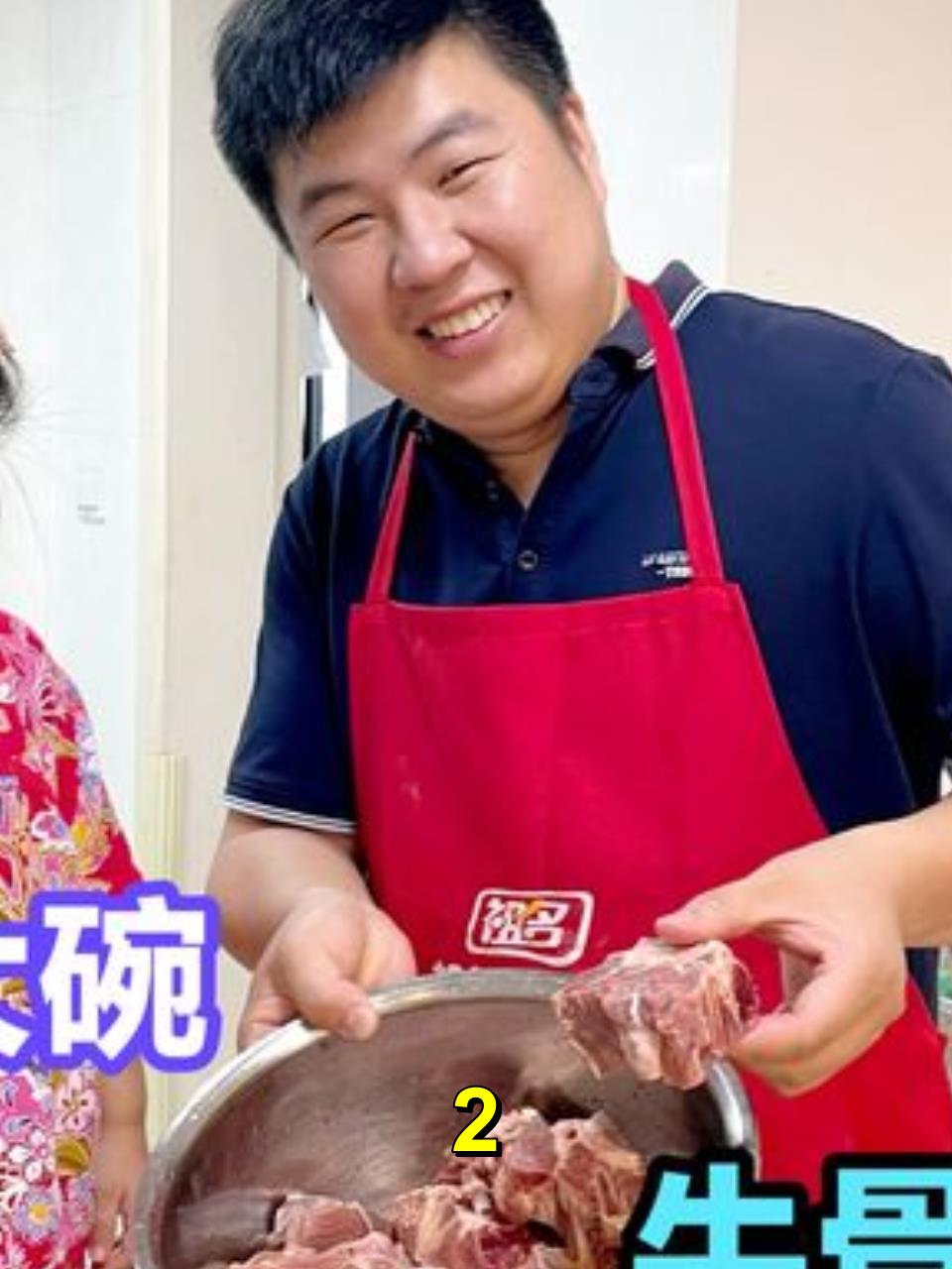 小木炖一大锅牛骨头,配上粉丝白菜味道非常赞,全家都说比卖的好吃