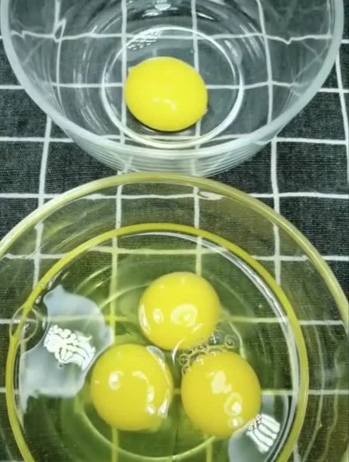 方便面做成的面条鸡蛋饼