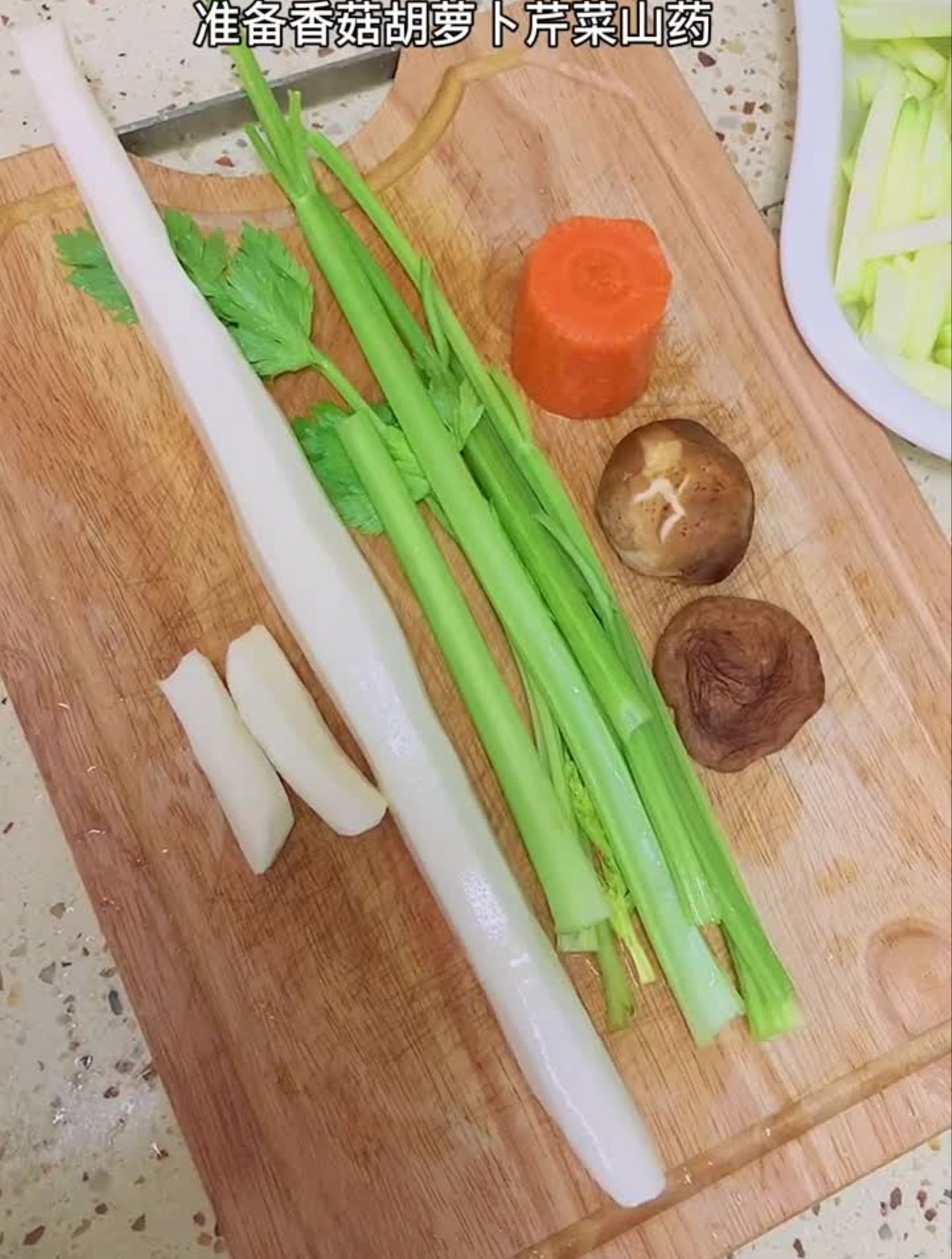 芹菜也可以换成青菜,菠菜