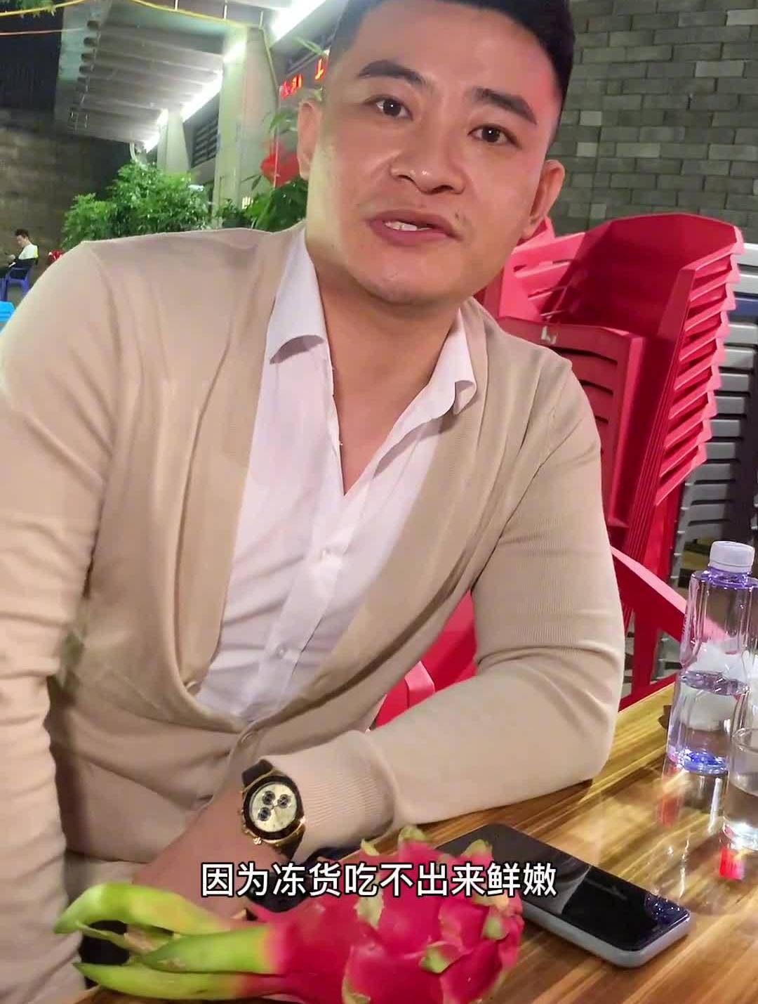新鲜的泡椒鱼蛋+香糯的红烧牛脚!巴适得板