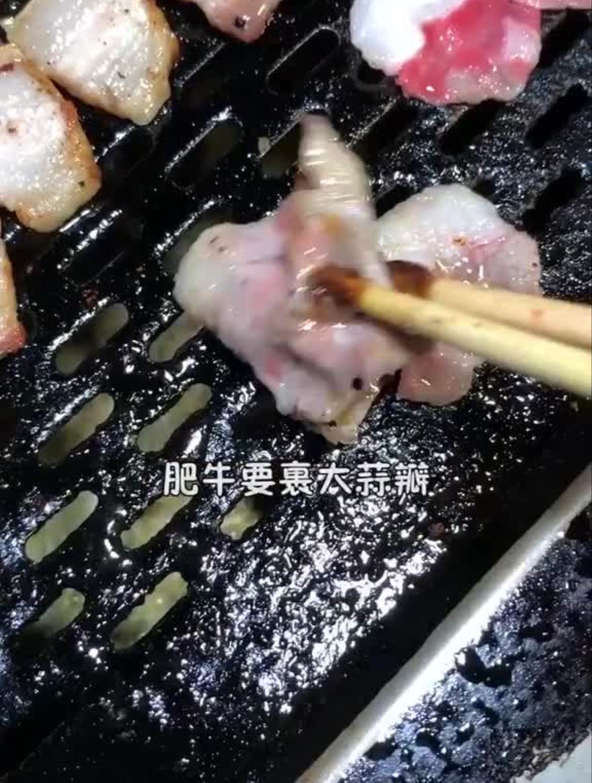 菜品稀奇古怪的烧烤店,辣椒面是真的香,80%菜品都不踩雷