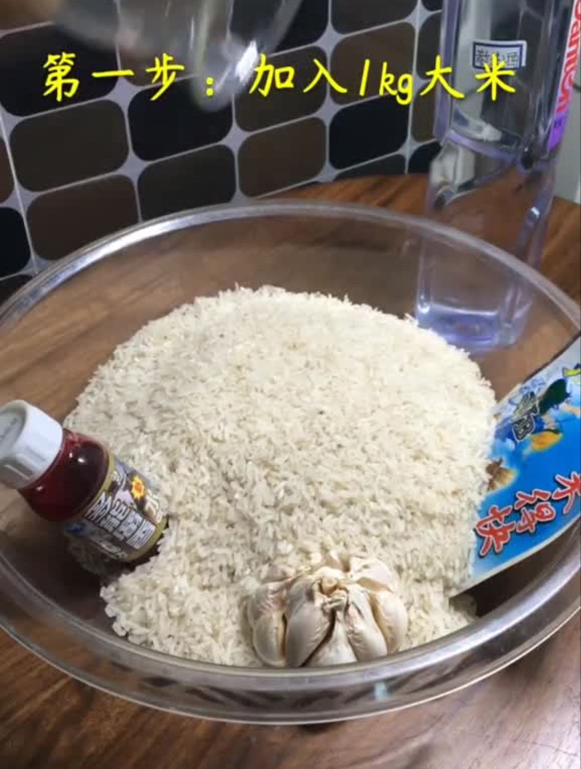 分享一款民间老师傅自制野钓鲫鱼窝料的配方。钓鱼