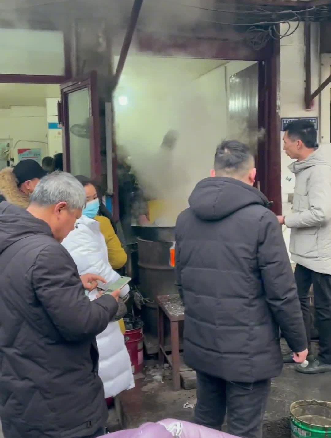 带阿福尝一尝高邮的红汤馄饨!