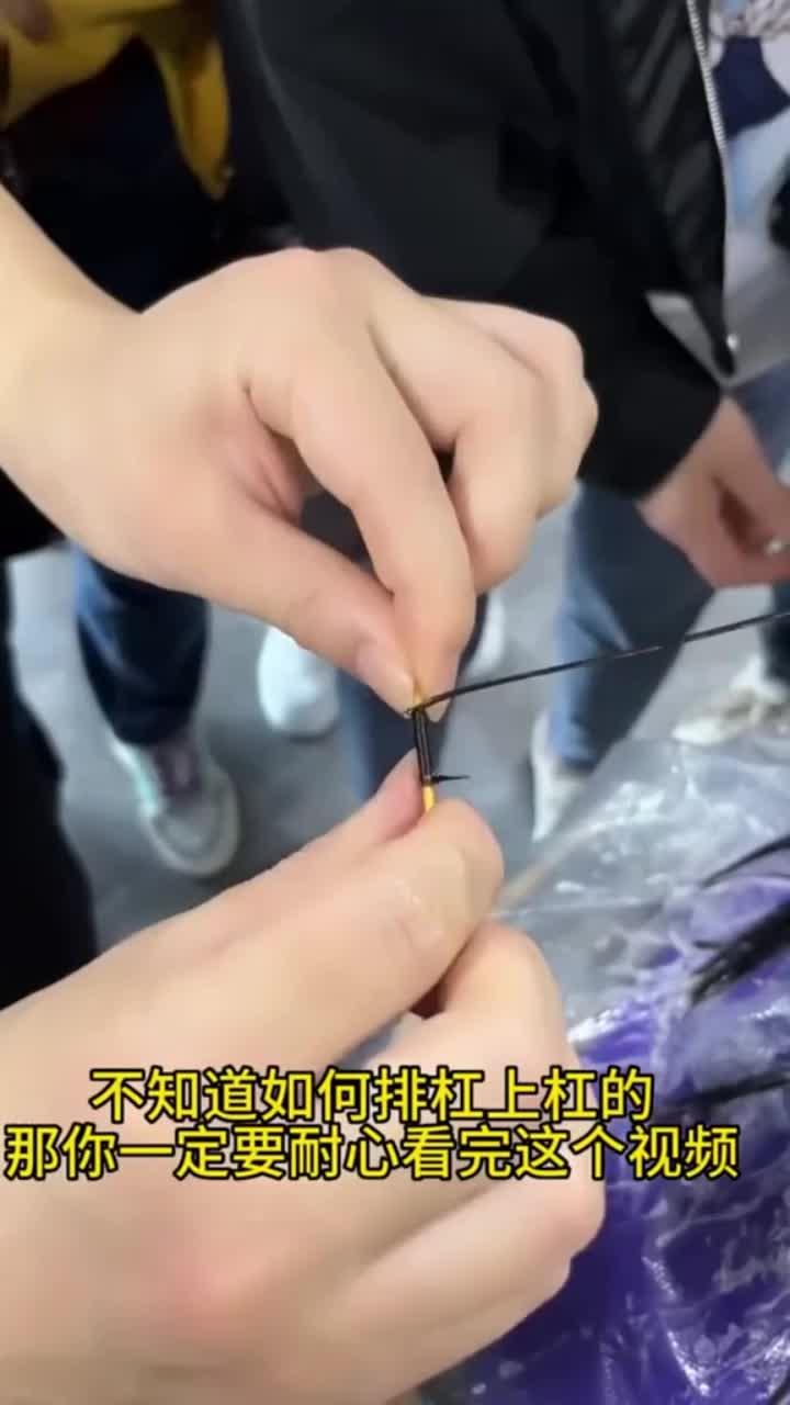 女生蛋蛋卷烫发