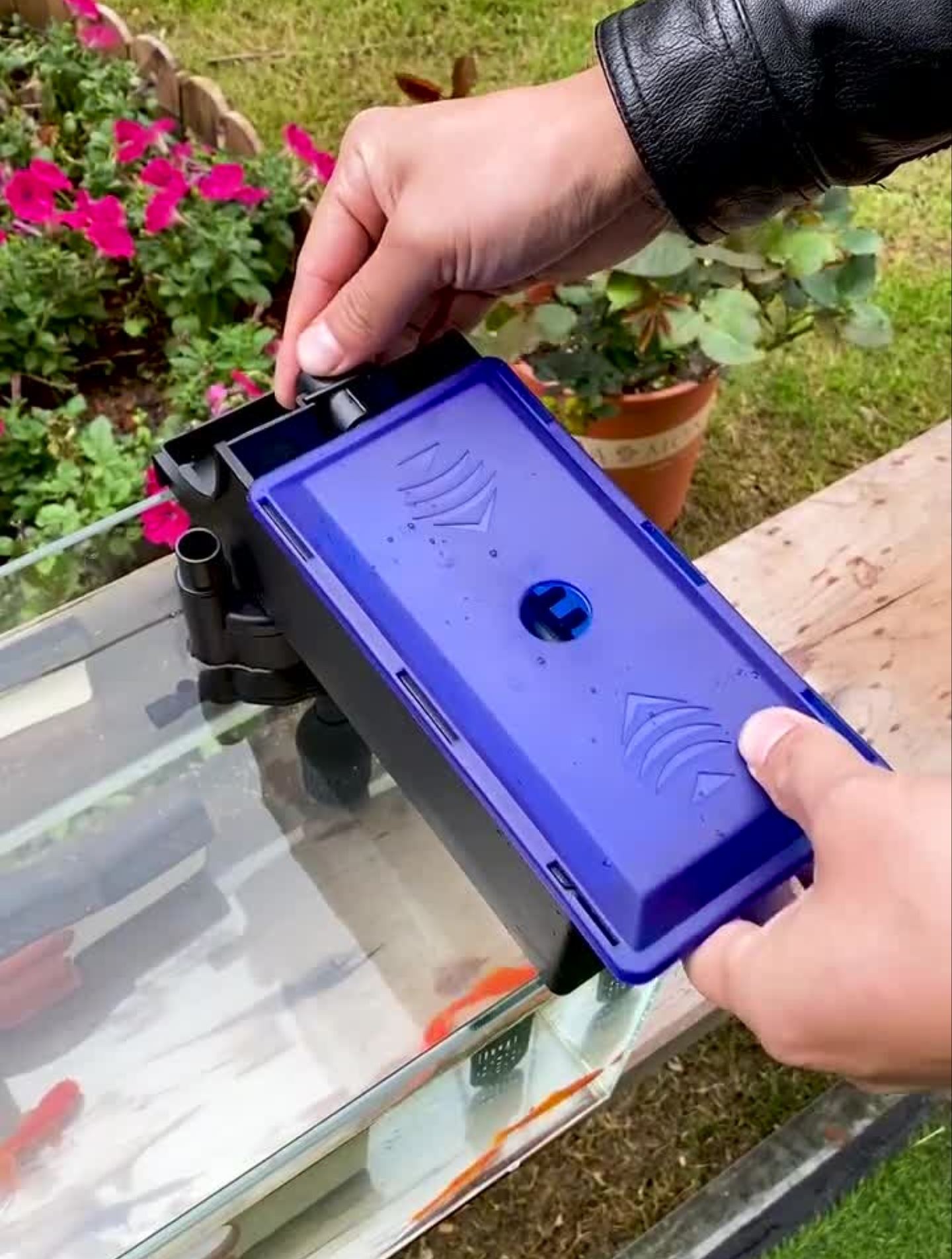 这是我一直在用的鱼缸流水器,伸缩过滤盒不同缸口都可以放